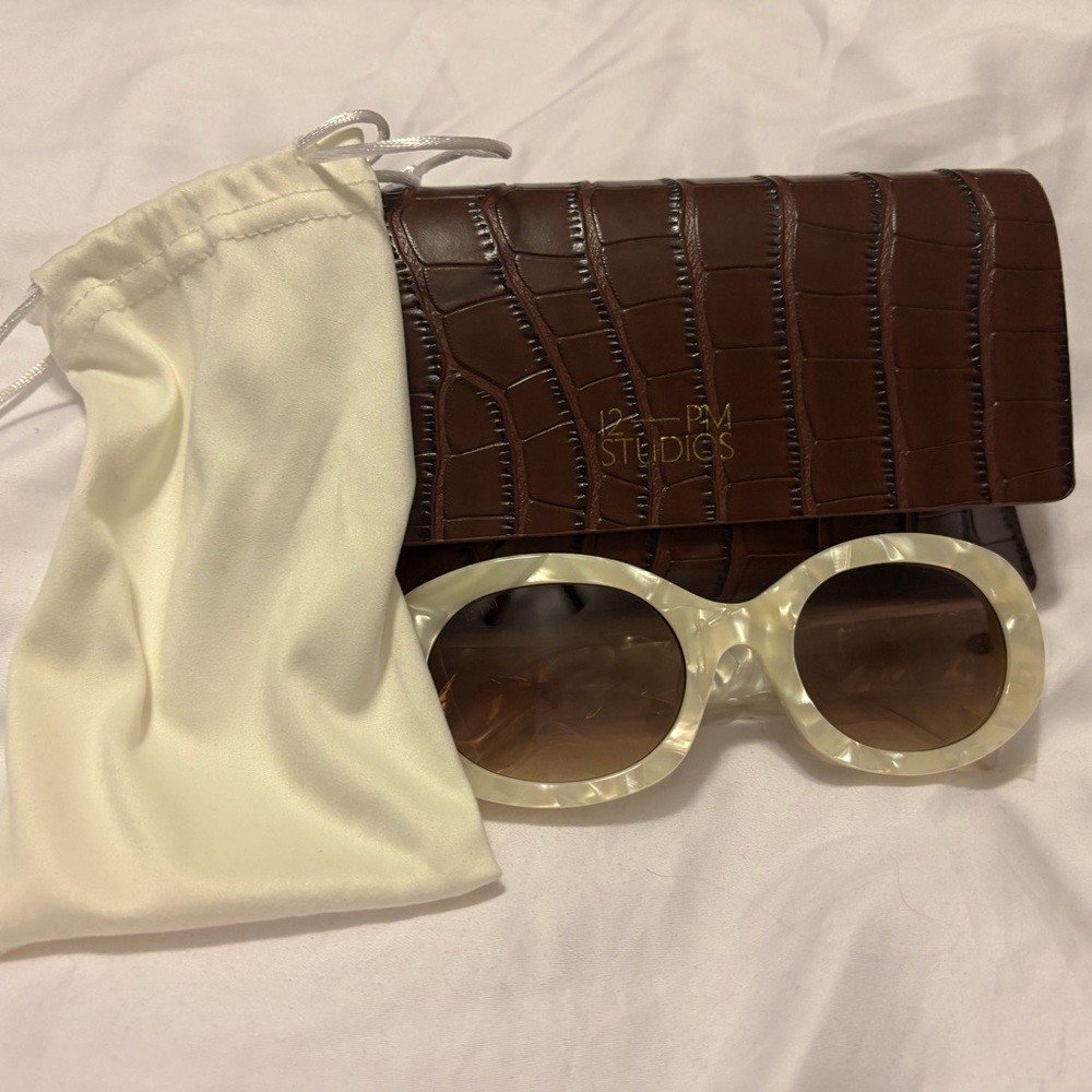 Cream Marbled Round Sunglasses